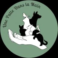 Une Patte Dans la Main
